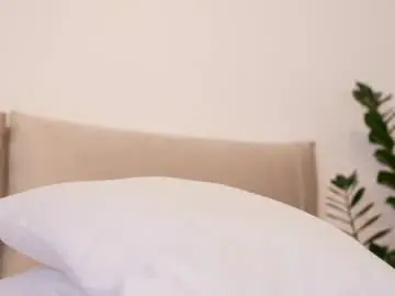 Chaturbate Live Sex Cam of dovia