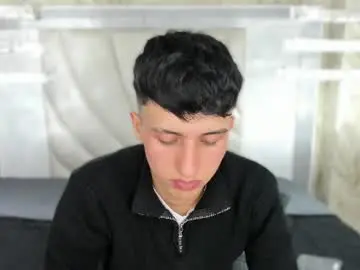 Chaturbate Live Sex Cam of thom_amees
