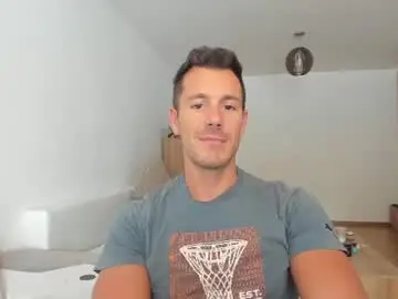 Chaturbate Free Porn Cam of roberto4ever
