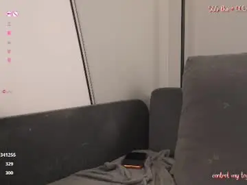 Chaturbate Free Porn Cam of jennyplaudis_