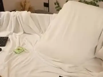 Chaturbate Live Sex Cam of jennyplaudis_