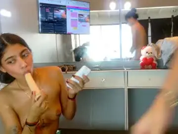 Chaturbate Watch Live Sex Cams of petitestrawberry18