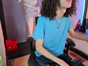 Chaturbate Best live sex cam show of anddy_hugecock