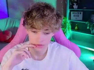 Chaturbate Live Porn of curly_twinkboy
