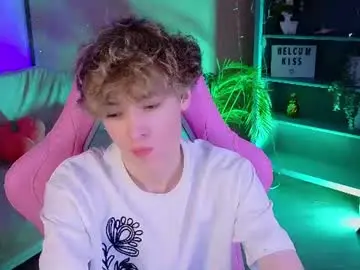 Chaturbate Adult Video Chat of curly_twinkboy