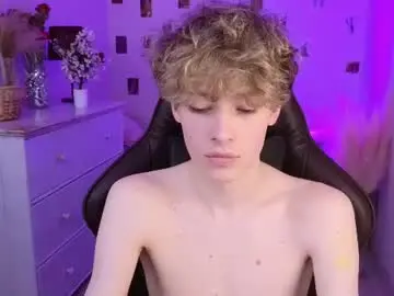 Chaturbate Best live sex cam show of curly_twinkboy
