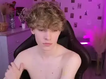 Chaturbate Free Live Porn of curly_twinkboy