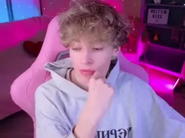 Chaturbate Live Porn of curly_twinkboy
