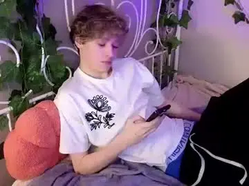 Chaturbate Free Porn Cam of curly_twinkboy