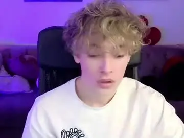 Chaturbate Watch Live Sex Cams of curly_twinkboy