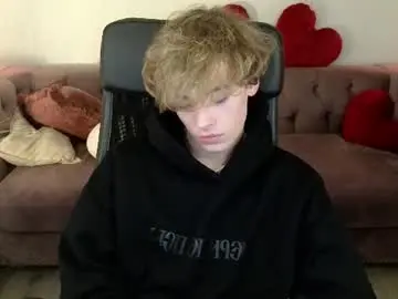 Chaturbate Free Porn Cam of curly_twinkboy