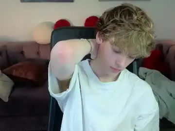 Chaturbate Free Live Porn of curly_twinkboy