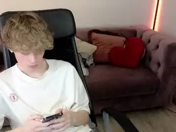 Chaturbate Live Sex Cam of curly_twinkboy