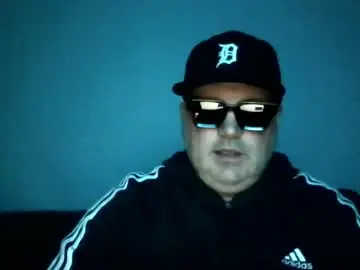 Chaturbate Free Live Porn of holden_minutz