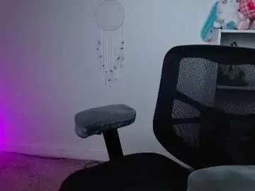 Chaturbate Live Sex Cam of krystalsyxx