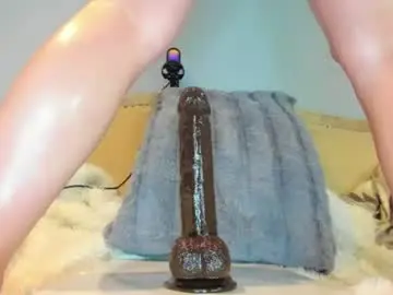 Chaturbate Free Live Porn of eatmygingersnapps