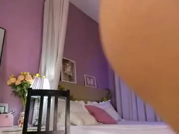 Chaturbate Live Sex Cam of dearly_emily