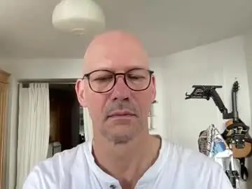 Chaturbate Live Sex Cam of seethebigpicture