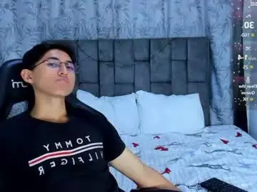 Chaturbate Live Sex Cam of tonny_paredes23c