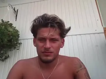 Chaturbate Live Sex Cam of roberto_twink1