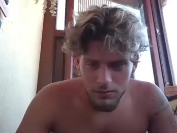 Chaturbate Live Sex Cam of roberto_twink1