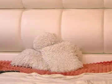 Chaturbate Live Sex Cam of tiny_little_tease