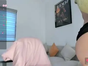 Chaturbate Live Sex Cam of assuri_love
