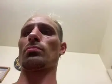 Chaturbate Live Sex Cam of j_sqared4828