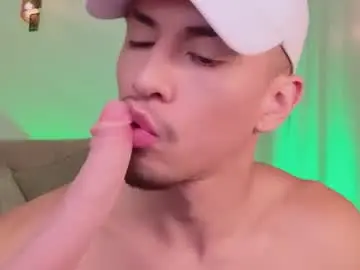 Chaturbate Live Porn of aaron_belle