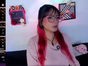 Chaturbate Nude Webcam of dafnemoon_1