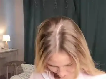 Chaturbate Live Sex Cam of mia_magnusen