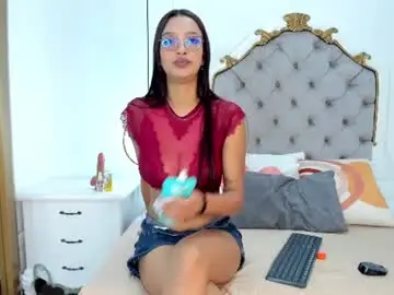 Chaturbate Free Porn Cam of carolaine_adams