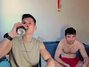 Chaturbate Live Sex Cam of kevin_hornyyy