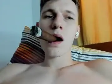 Chaturbate Free Porn Cam of kevin_hornyyy