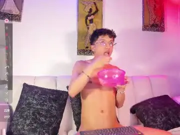 Chaturbate Sex Cam of mhatias_