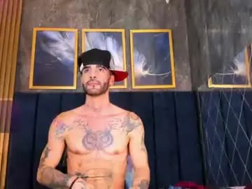 Chaturbate Nude Webcam of darwin_horny2