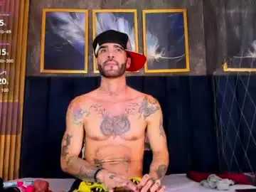 Chaturbate Sex Cam of darwin_horny2