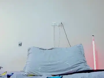 Chaturbate Free Live Porn of louise_22cm