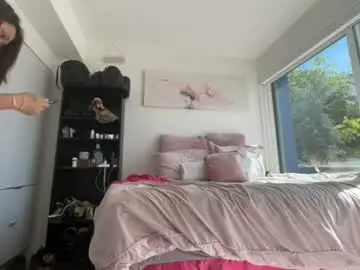 Chaturbate Live Sex Cam of yungfemslut