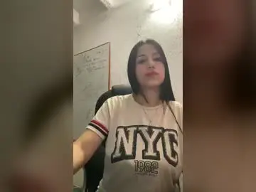 Chaturbate Live Sex Cam of candy_liittle18