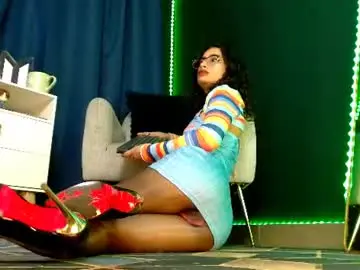Chaturbate Free Porn Cam of aveline_nuit