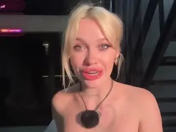 Chaturbate Live Porn of golden_alinee