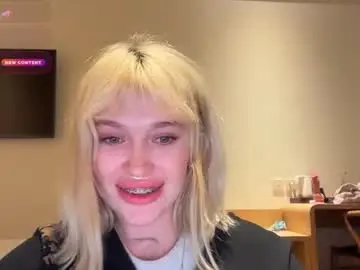 Chaturbate Live Porn of golden_alinee