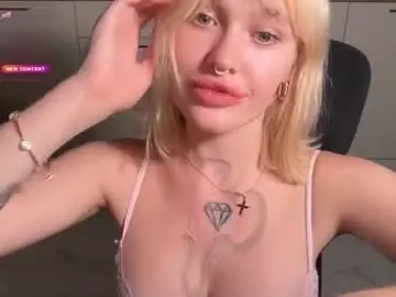 Chaturbate Live Sex Cam of golden_alinee