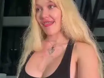 Chaturbate Live Porn of golden_alinee