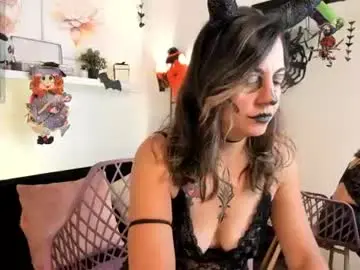 Chaturbate Free Porn Cam of ariana_blonde_