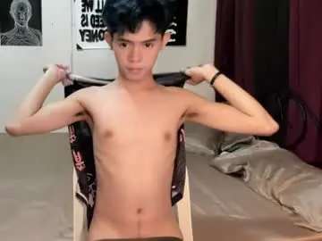 Chaturbate Live Sex Cam of kianhot_twink