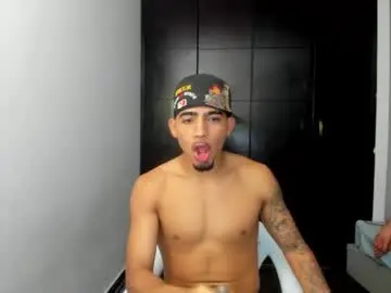 Chaturbate Live Sex Cam of master_boy28