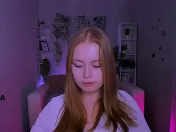 Chaturbate Live Sex Cam of helena_so_shyy