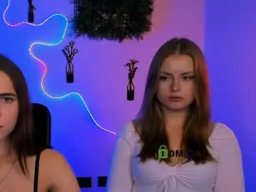 Chaturbate Live Sex Cam of helena_so_shyy